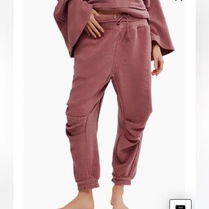 Free people day off jogger color WILD GINGER